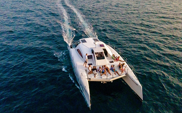 Аренда моторного катамарана Rendezvous 44 на Пхукете